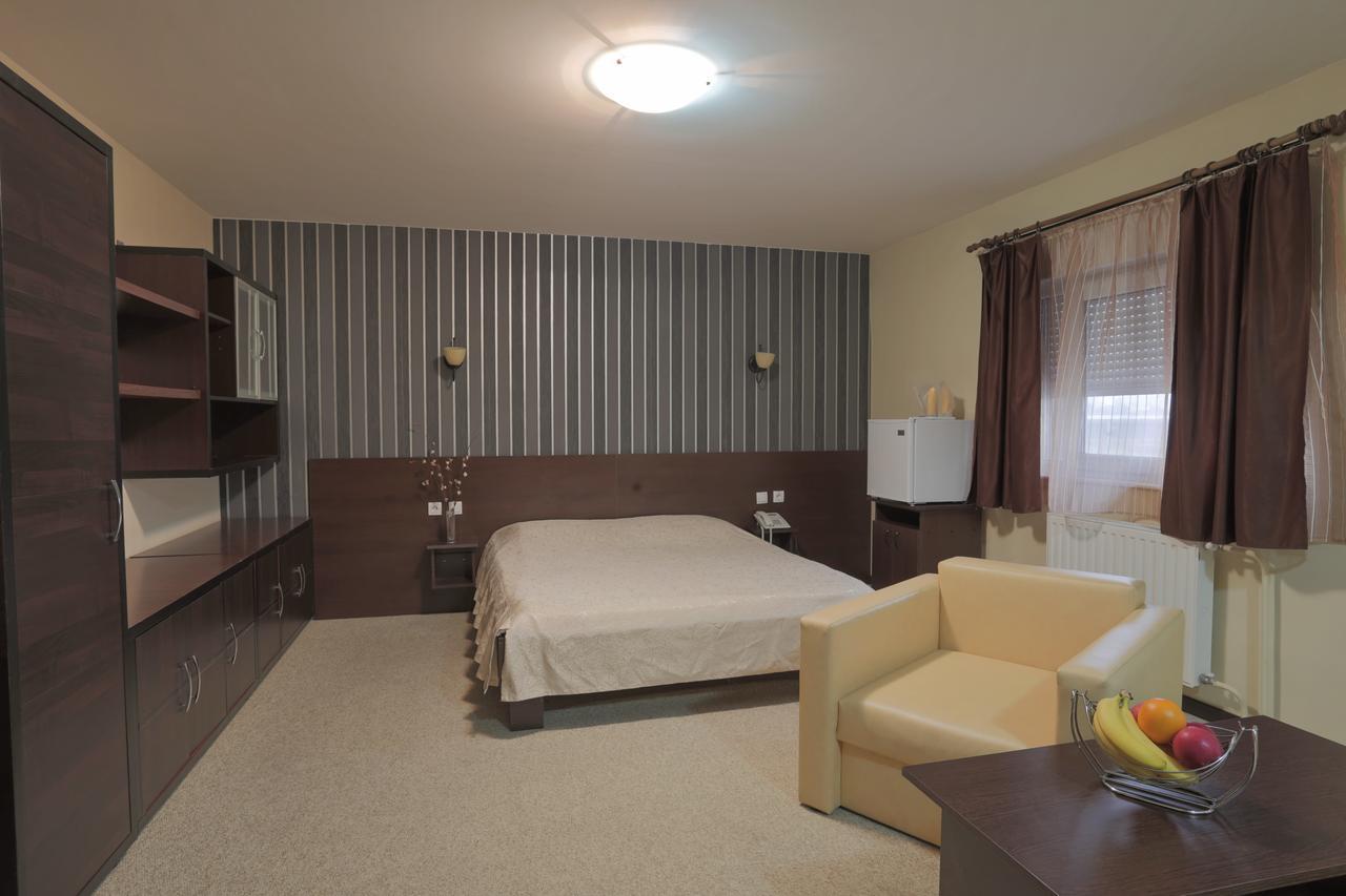 Motel Prenociste Knez Sombor Exterior foto